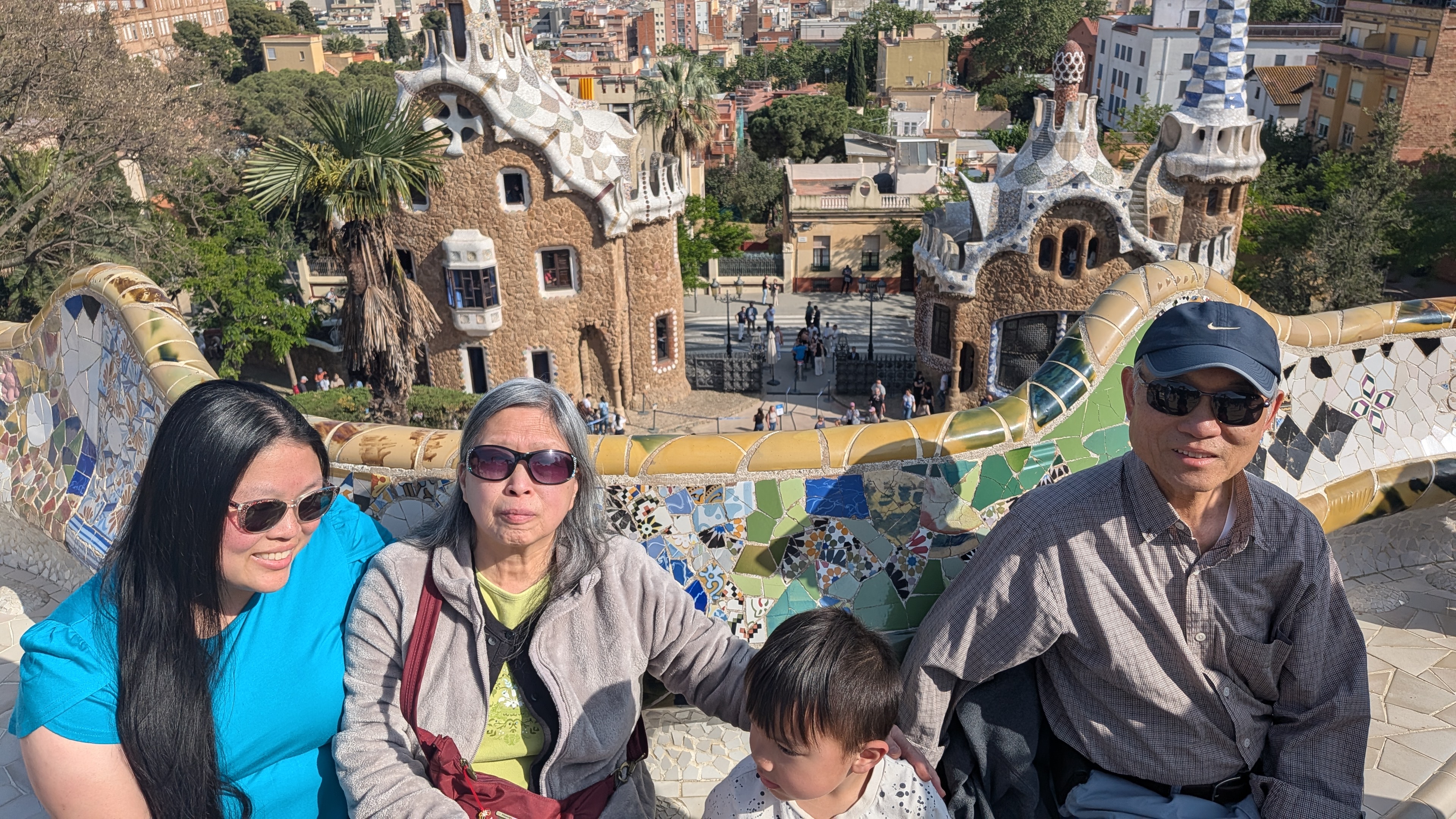 08-park-guell-family-in-front-of-houses