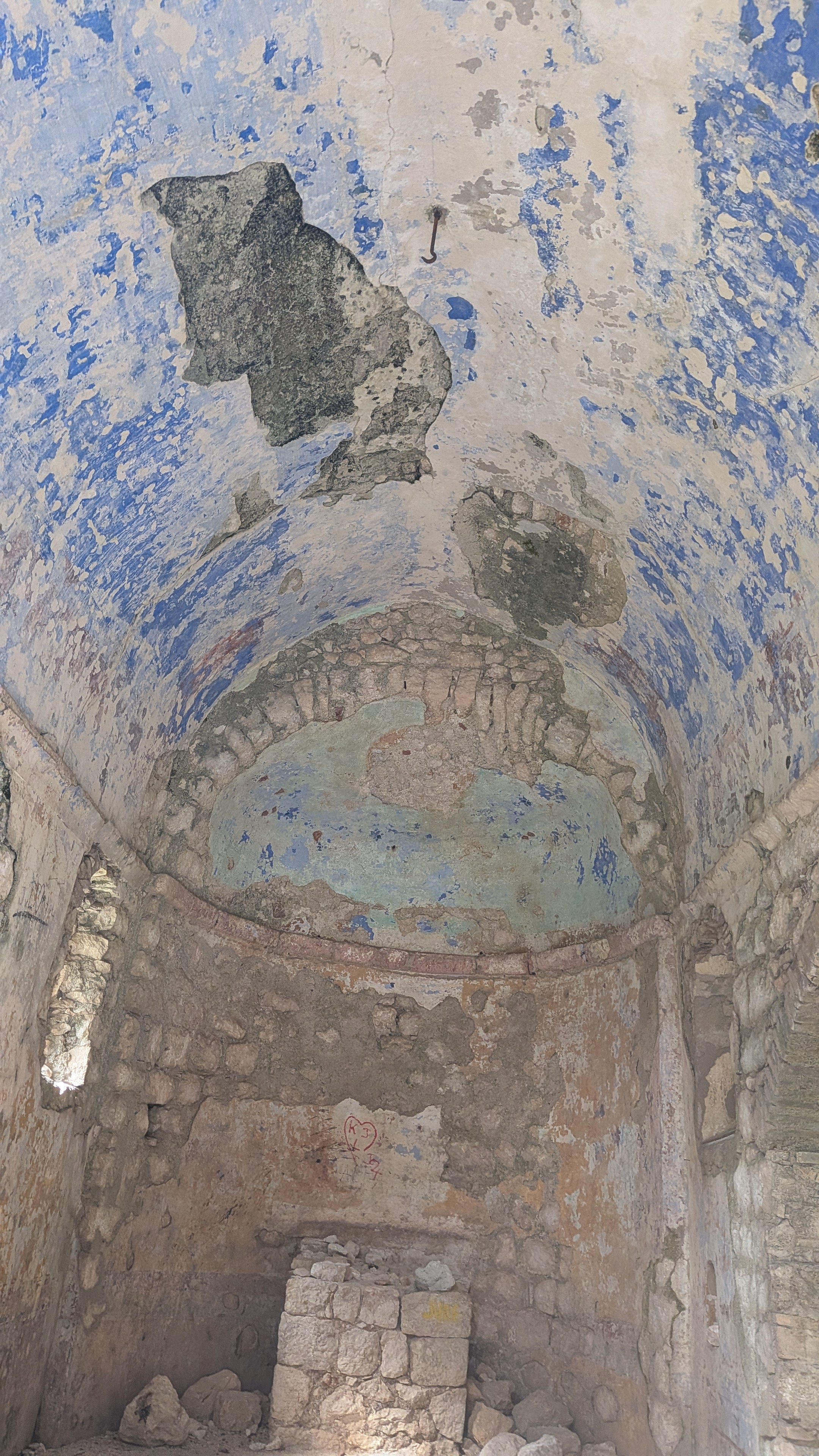 22-kotor-inside-church