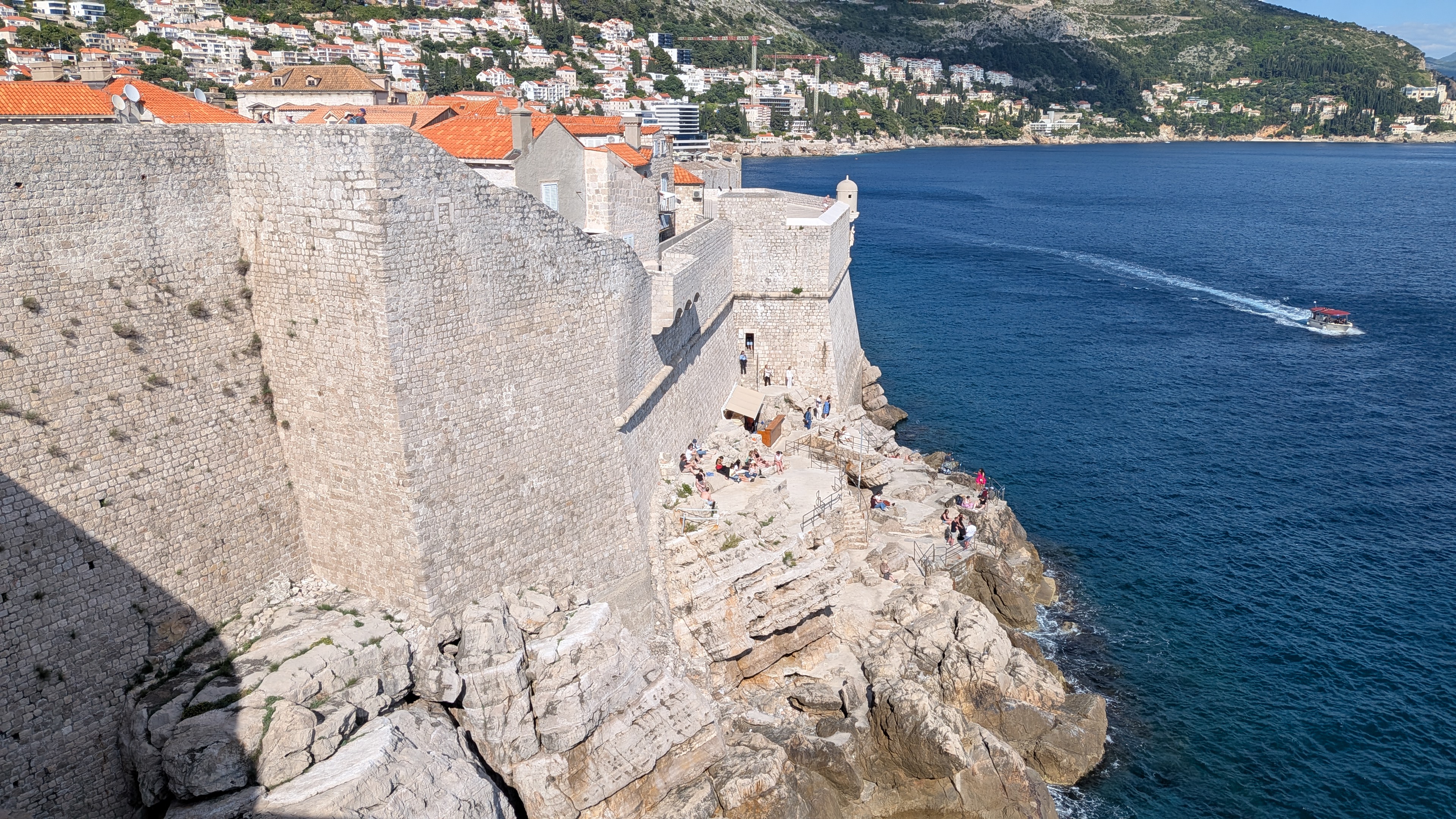 26-dubrovnik-wall-to-rock