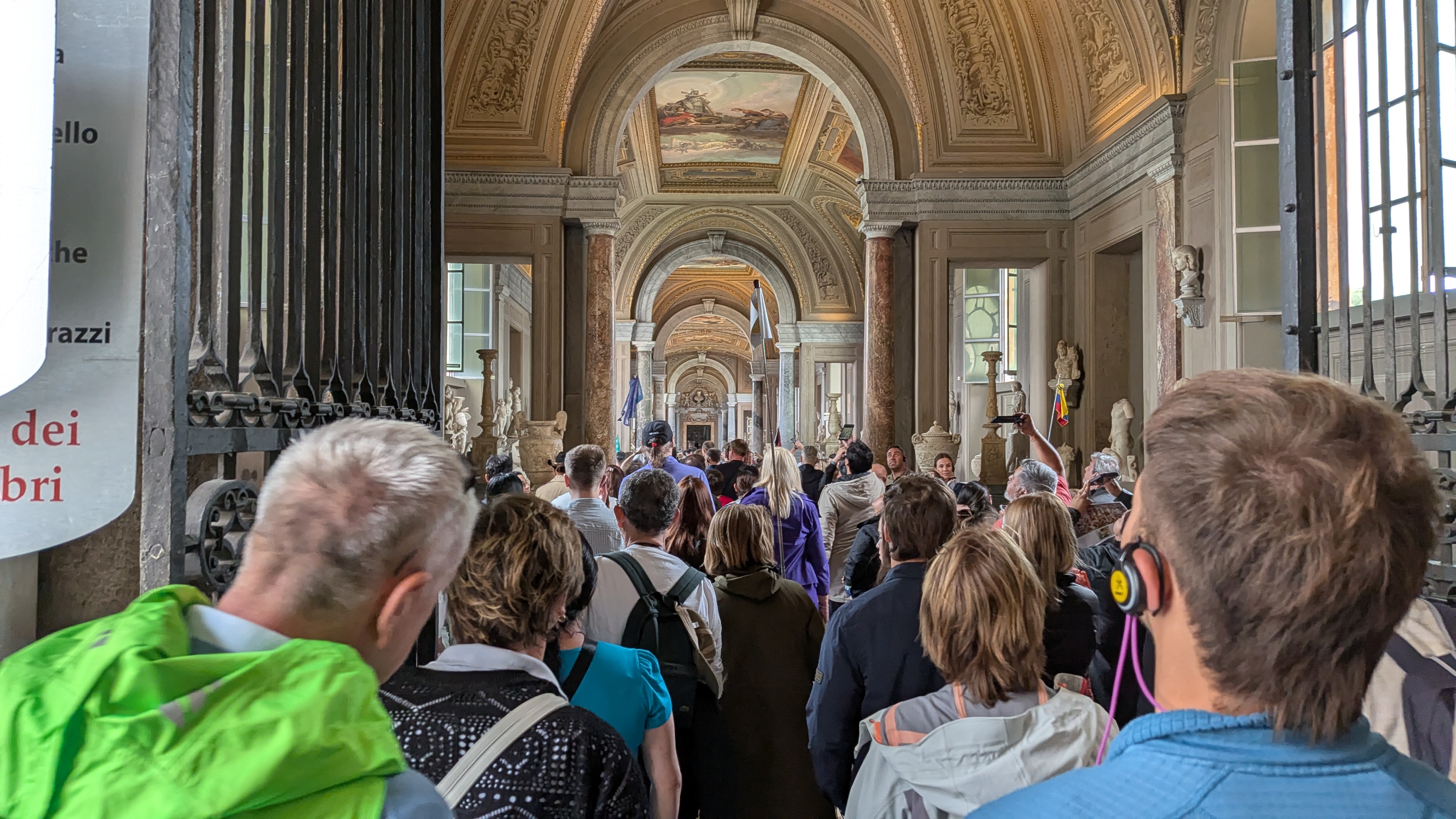 40-vatican-crowded-again